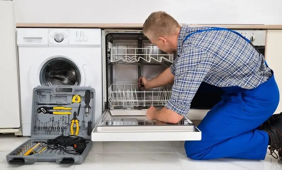 Çilimli Protherm servisi teknisyen ekibi beyaz eşya tamiri yaparken